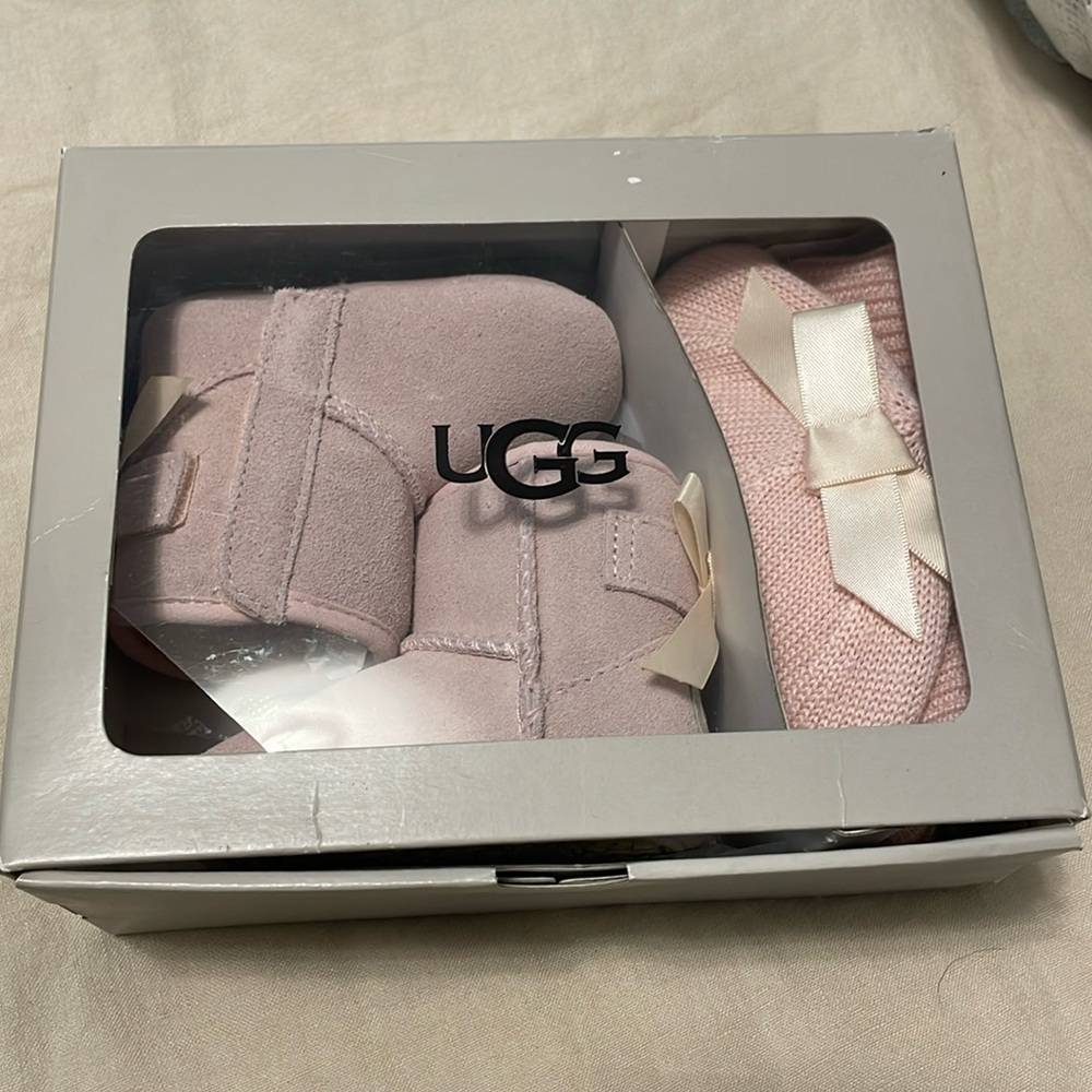 Ugg Baby Gift Set - Boots and Hat